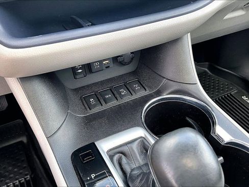 Used 2019 Toyota Highlander Limited Platinum AWD/4WD image 33