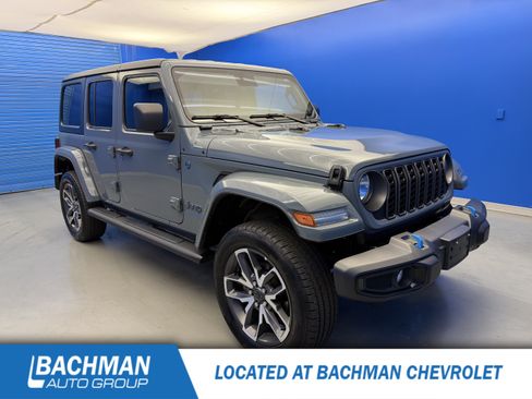 Used 2024 Jeep Wrangler Unlimited w/ Convenience Group AWD/4WD image 1
