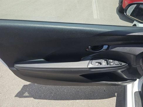 Used 2019 Hyundai Veloster Turbo FWD image 9