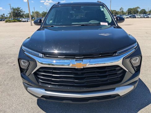 Used 2025 Chevrolet TrailBlazer LT AWD/4WD image 3