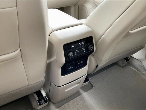 Used 2022 GMC Acadia Denali AWD/4WD image 12
