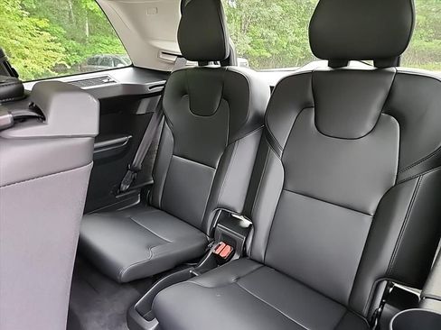 Certified 2025 Volvo XC90 B5 Core w/ Climate Package AWD/4WD image 28