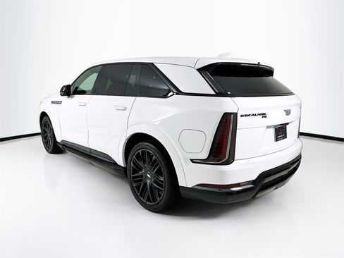 Used 2025 Cadillac Escalade IQ Sport 2 w/ LPO, ONYX Package image 6