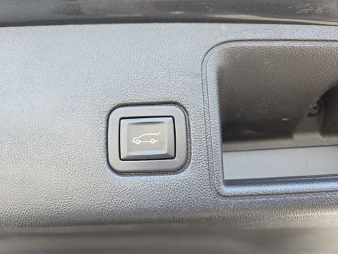 Used 2018 GMC Terrain SLT w/ Preferred Package image 17