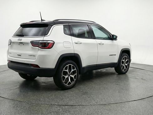 Used 2025 Jeep Compass Limited image 9