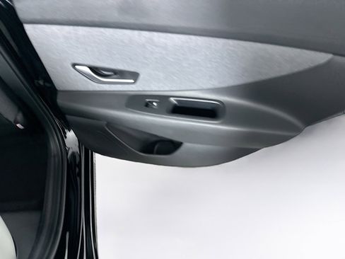 Used 2023 Hyundai Elantra Limited image 28