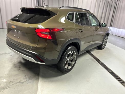 Used 2024 Chevrolet Trax LT w/ Sunroof Package image 7