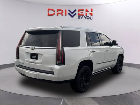 Used 2020 Cadillac Escalade Premium Luxury AWD/4WD image 4