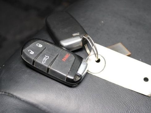 Used 2016 Chrysler 300 Limited image 15