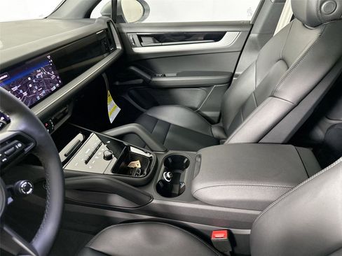 Certified 2026 Porsche Cayenne E-Hybrid AWD/4WD image 30