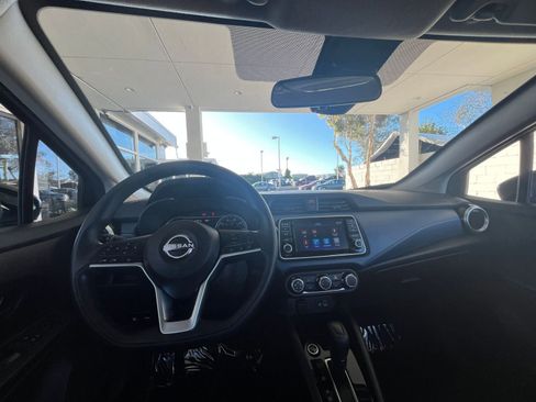 Used 2025 Nissan Versa SV image 34