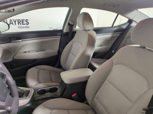 Used 2017 Hyundai Elantra SE image 10