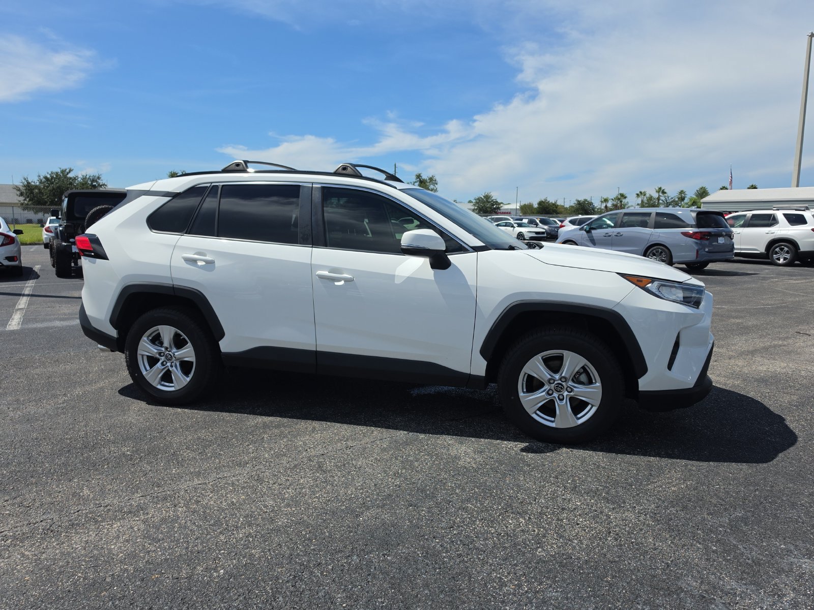 Used 2019 Toyota RAV4 XLE w/ Convenience Package AWD/4WD image 2