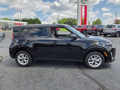 Used 2025 Kia Soul LX w/ LX Technology Package FWD image 7