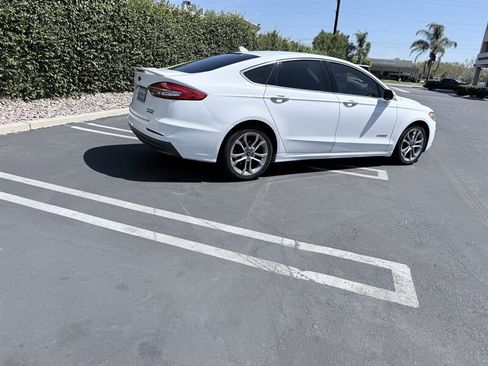 Used 2019 Ford Fusion Titanium FWD image 9