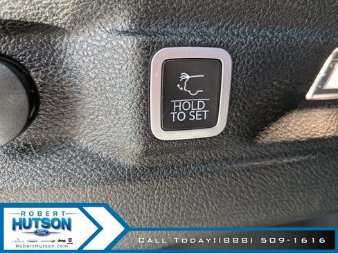 Used 2025 Jeep Grand Cherokee L Limited w/ Luxury Tech Group II AWD/4WD image 11