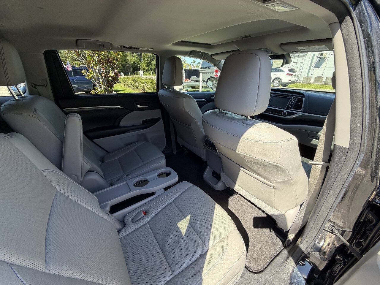 Used 2018 Toyota Highlander Limited FWD image 11