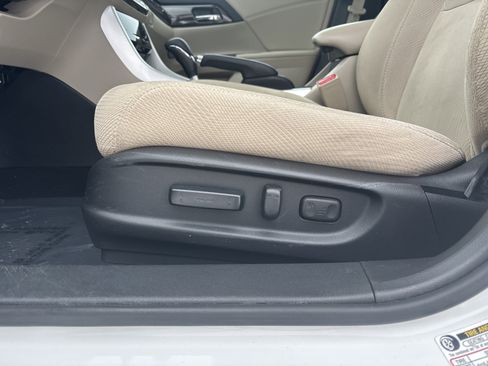 Used 2016 Honda Accord EX image 32