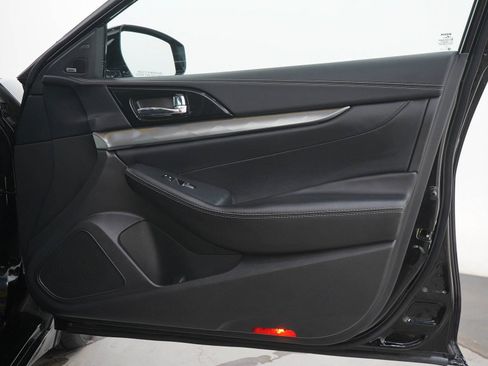 Used 2023 Nissan Maxima SL FWD image 9
