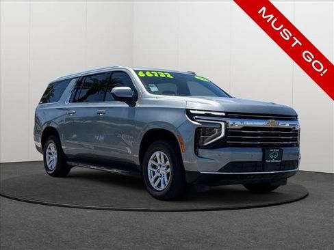 Certified 2025 Chevrolet Suburban LT AWD/4WD image 5