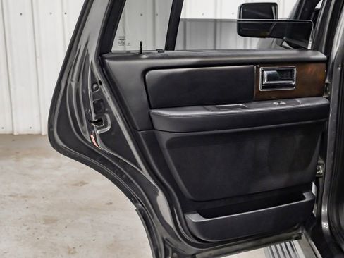 Used 2016 Lincoln Navigator Select RWD image 30