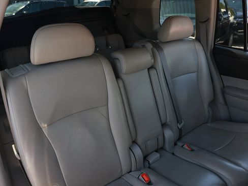 Used 2013 Toyota Highlander Limited AWD/4WD image 25