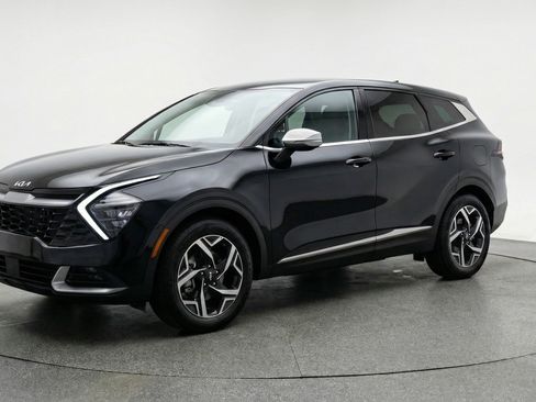 Used 2025 Kia Sportage LX image 3