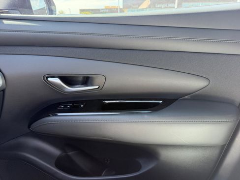 Used 2025 Hyundai Tucson Limited FWD image 16