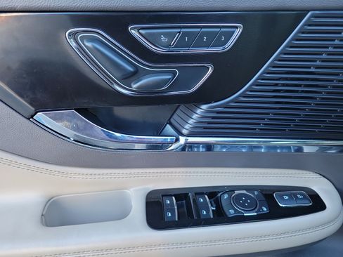 Used 2022 Lincoln Corsair FWD w/ Premium Package image 24