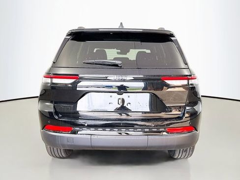 Used 2025 Jeep Grand Cherokee Limited w/ Black Appearance Package AWD/4WD image 6