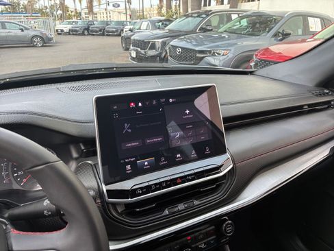 Used 2025 Jeep Compass Trailhawk image 20