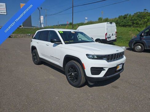 Certified 2023 Jeep Grand Cherokee Laredo AWD/4WD image 2