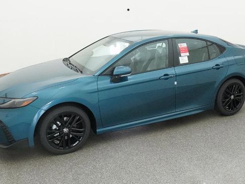 New 2026 Toyota Camry SE FWD image 5