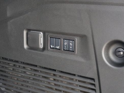 New 2026 GMC Yukon XL AT4 w/ AT4 Premium Package image 36