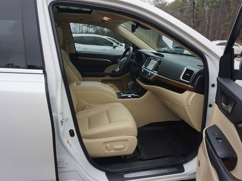 Used 2019 Toyota Highlander Limited image 17