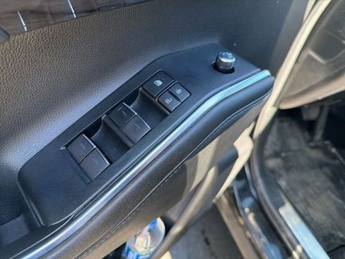 Used 2022 Toyota Highlander Limited image 19