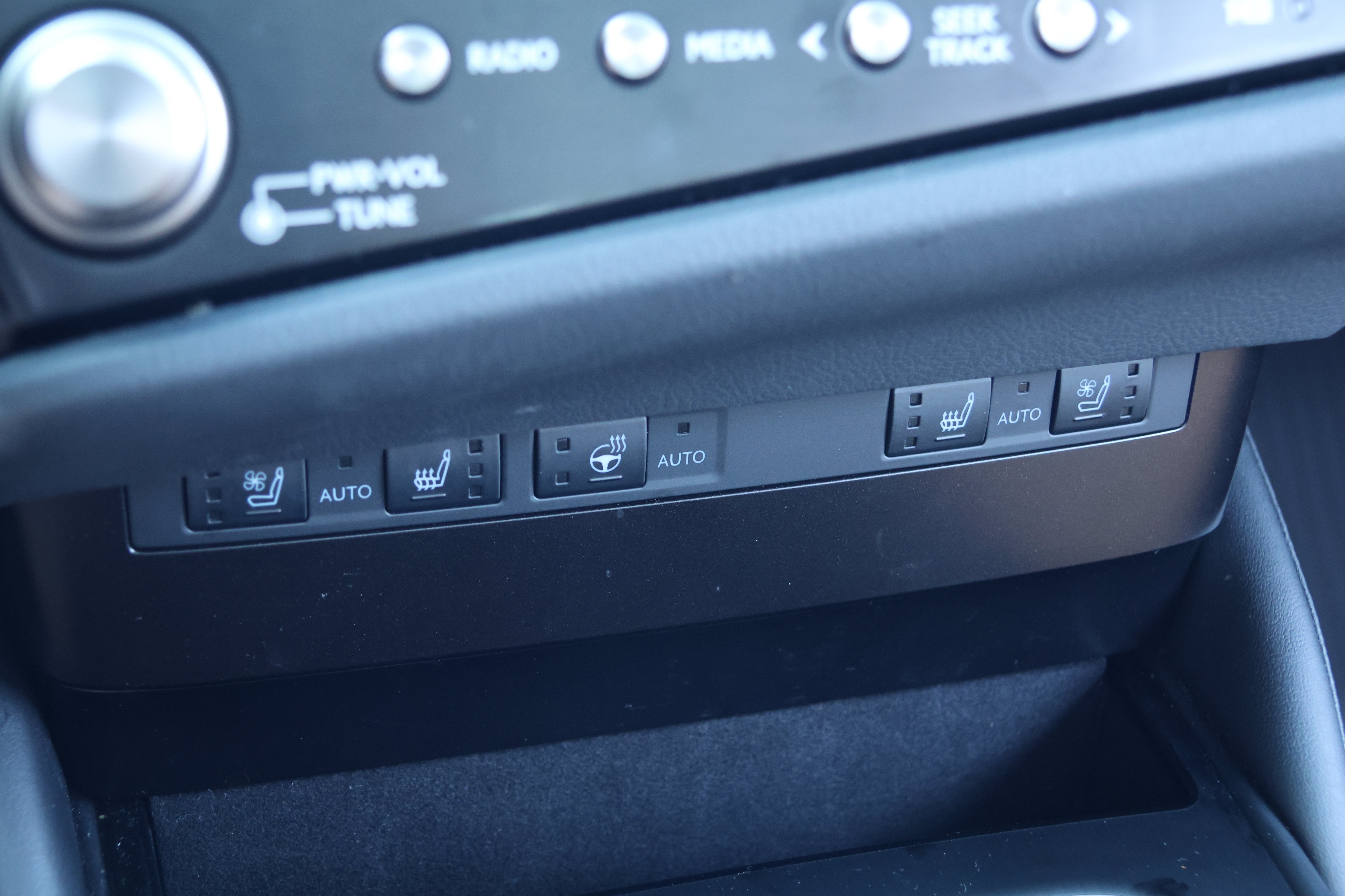 Used 2025 Lexus ES 350 w/ Premium Package FWD image 21