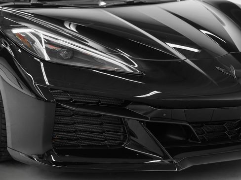 Used 2025 Chevrolet Corvette Z06 image 5