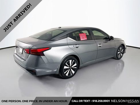 Certified 2022 Nissan Altima 2.5 SV image 5