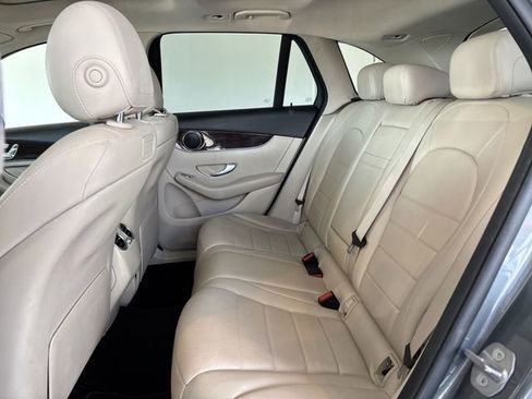 Used 2019 Mercedes-Benz GLC 300 w/ Premium Package image 19