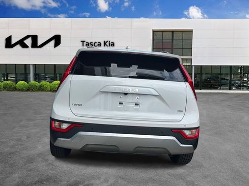 Used 2023 Kia Niro EX FWD image 5