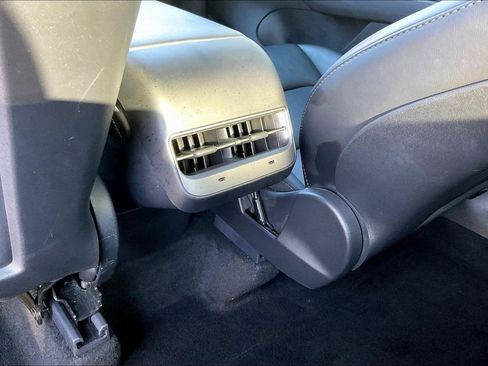 Used 2021 Tesla Model Y Performance image 10