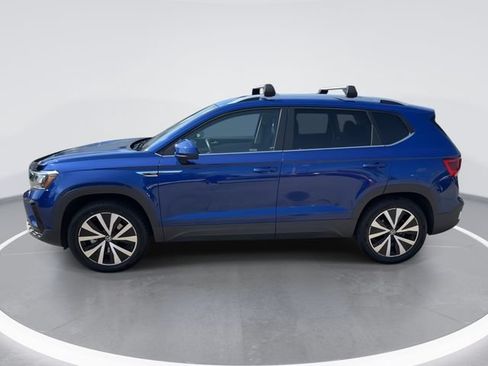 Used 2022 Volkswagen Taos SE FWD image 6