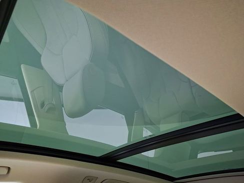 Used 2024 Audi Q5 e Prestige w/ Prestige Package image 13