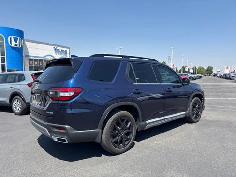 Used 2025 Honda Pilot Touring image 4
