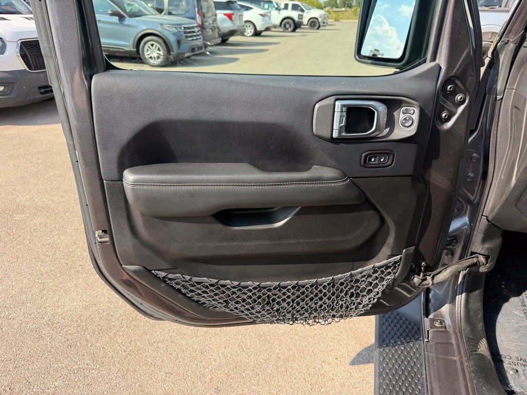 Used 2019 Jeep Wrangler Unlimited Sahara AWD/4WD image 8