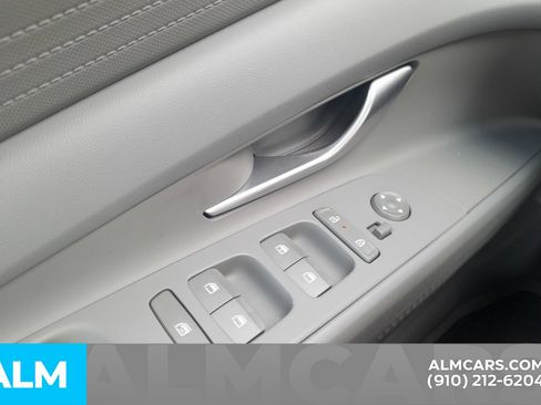 Certified 2026 Hyundai Elantra SE FWD image 33
