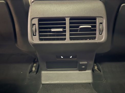 Used 2022 Land Rover Range Rover Velar R-Dynamic S image 20