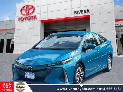 Used 2017 Toyota Prius Prime Premium FWD image 2
