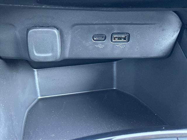 Used 2025 Chevrolet Trax LT w/ Driver Confidence Package FWD image 28